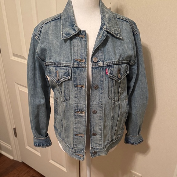 Levi's Jackets & Blazers - Levi’s Classic Blue Denim Jacket NWOT